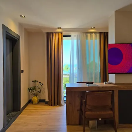 Ayatoure Hotel