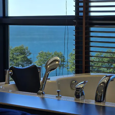 Ayatoure Hotel 4*