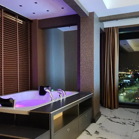 Ayatoure Hotel